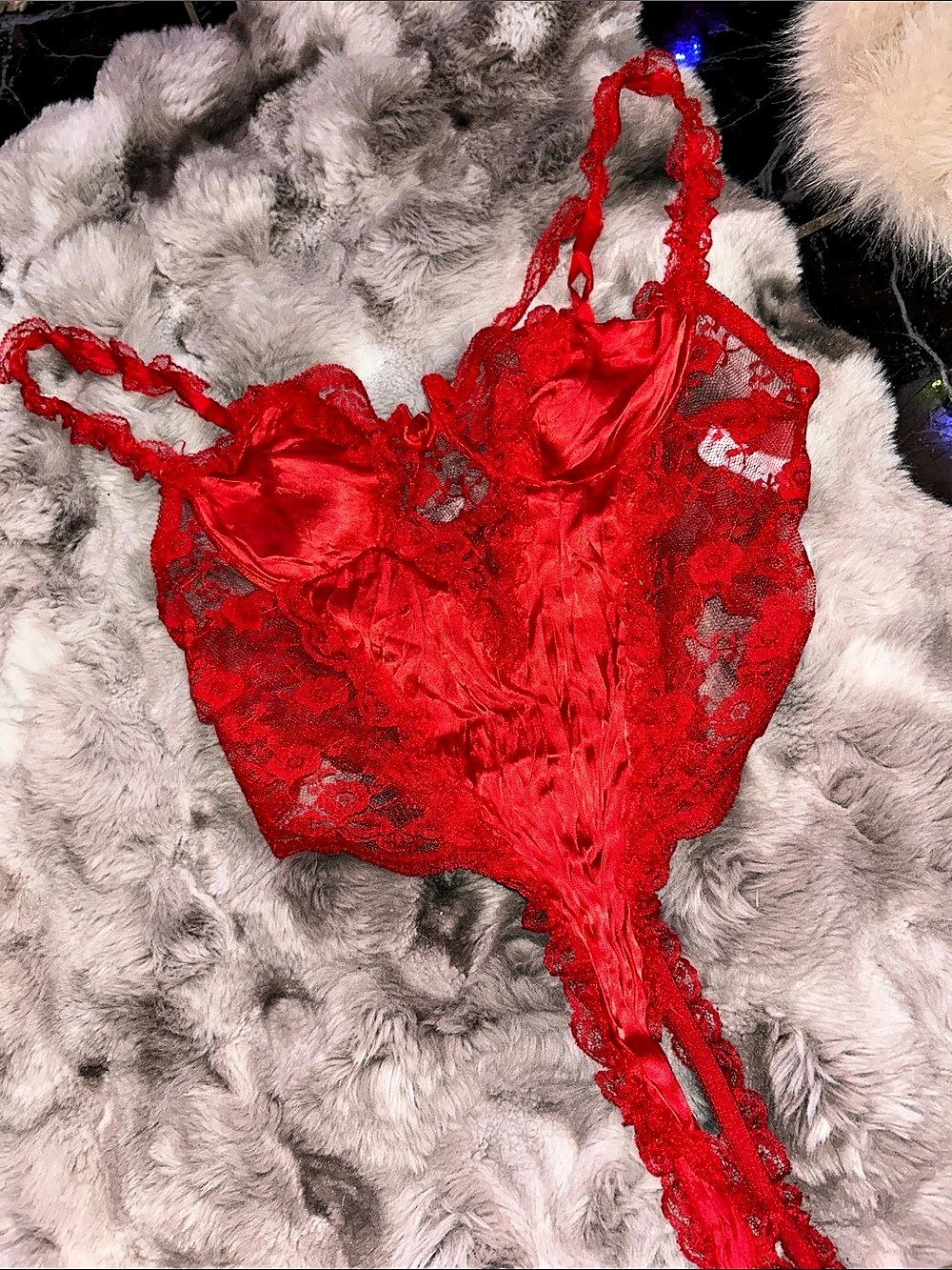 Victoria's Secret Red Lace lingerie vBra Size M